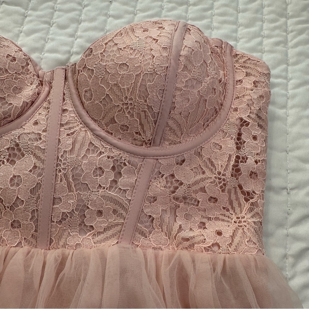 Selfie Leslie Gown Strapless
Dancing With Me Sweetheart Tulle Midi Dress Pink - Picture 12 of 16